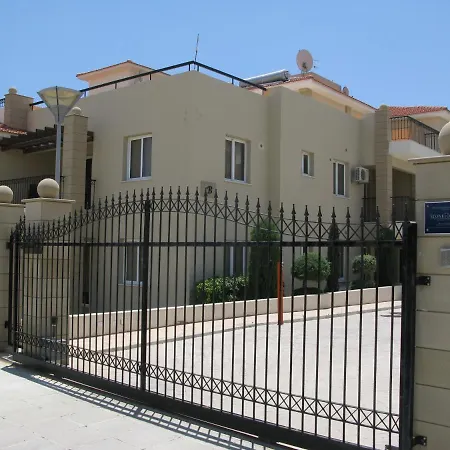 Gardens E104 * פיילה